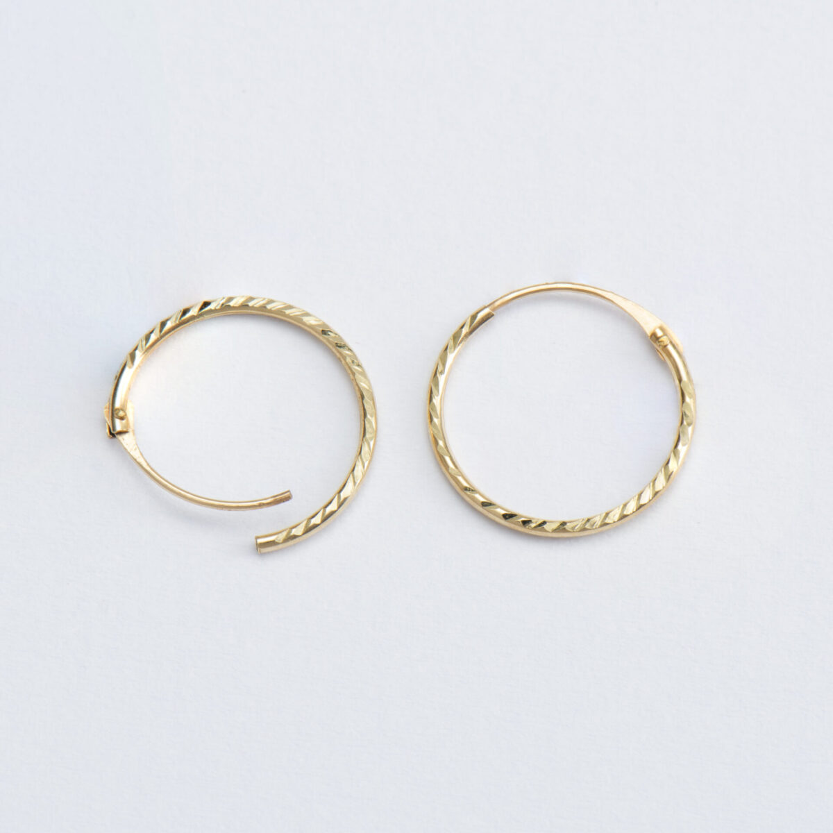 Earrings in customised box <br><em>diamond-cut sleeper</em>