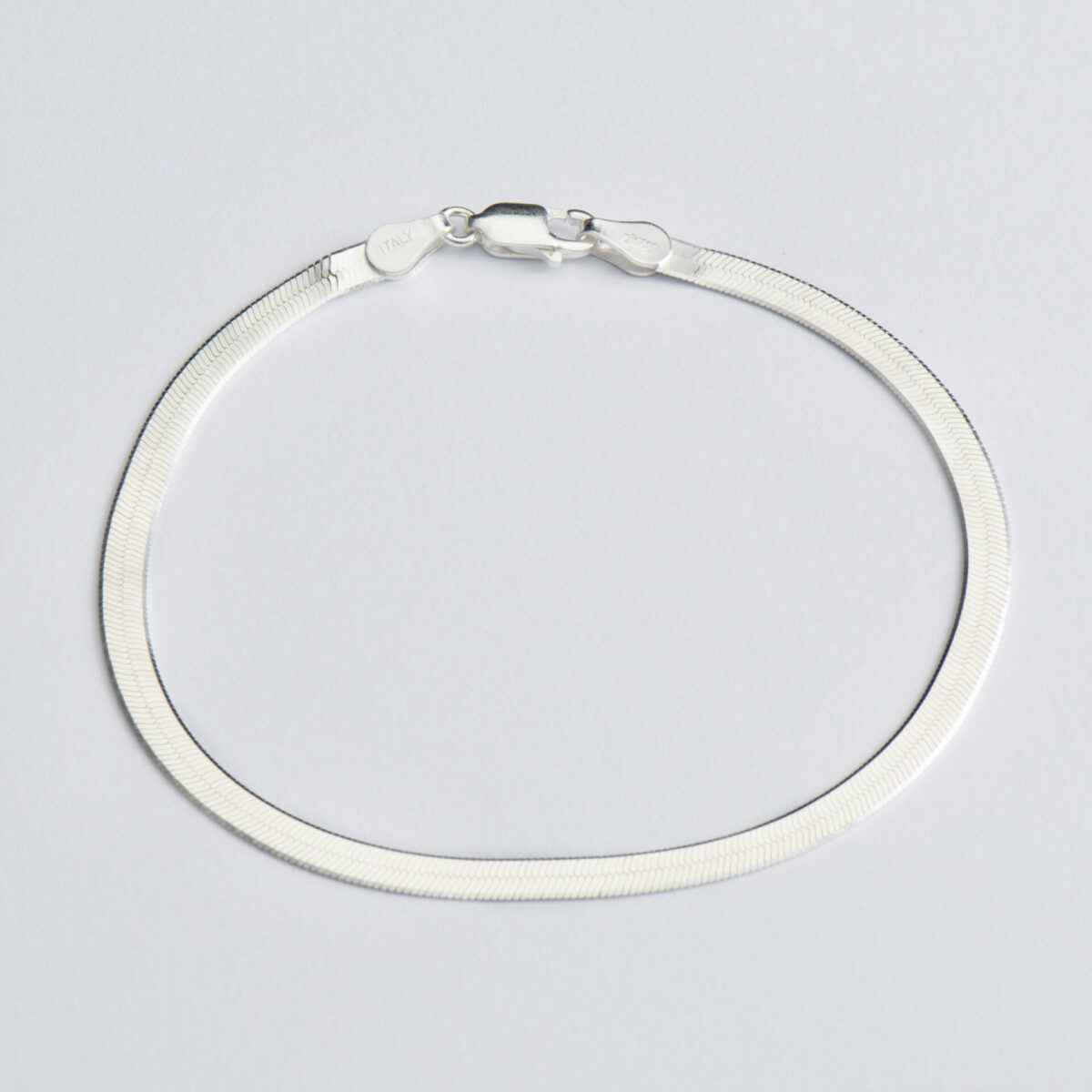 Bracelet in customised box <br><em>magic link herringbone</em>