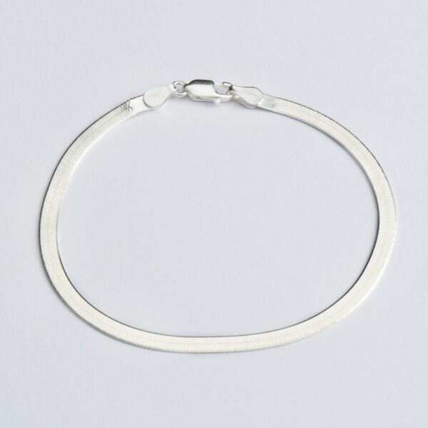 Bracelet in customised box <br><em>magic link herringbone</em>